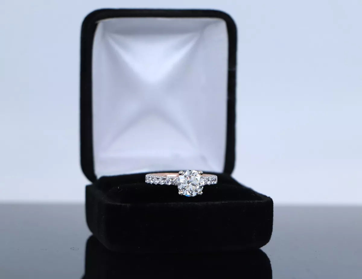 💎 Royal Elegance Diamond Ring – The Sparkle of Forever 💎